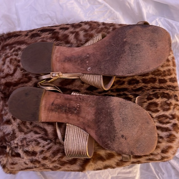Escada sandals. One-toe heel strap, well worn. A perfect sandal. Size 40 (8ish) - Picture 3 of 4